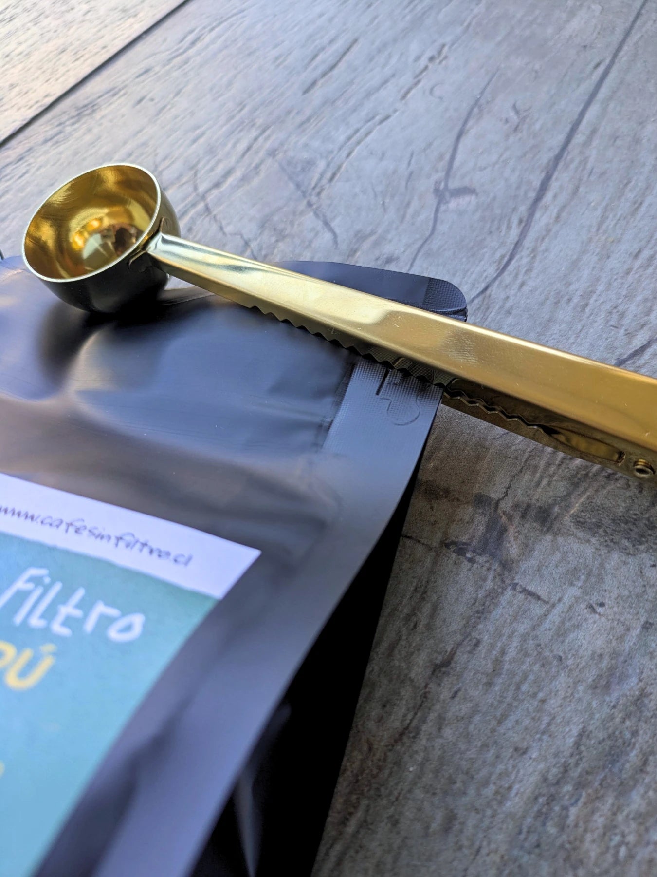 Kit Regalo Doble: 2 Cafés + Cuchara Pinza + Pin - Café Sin Filtro