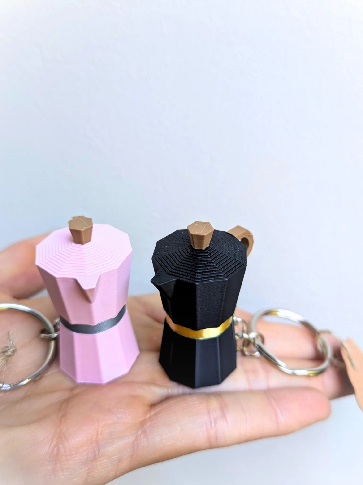 Kit Regalo Esencial: Café + Llavero + Pin - Café Sin Filtro