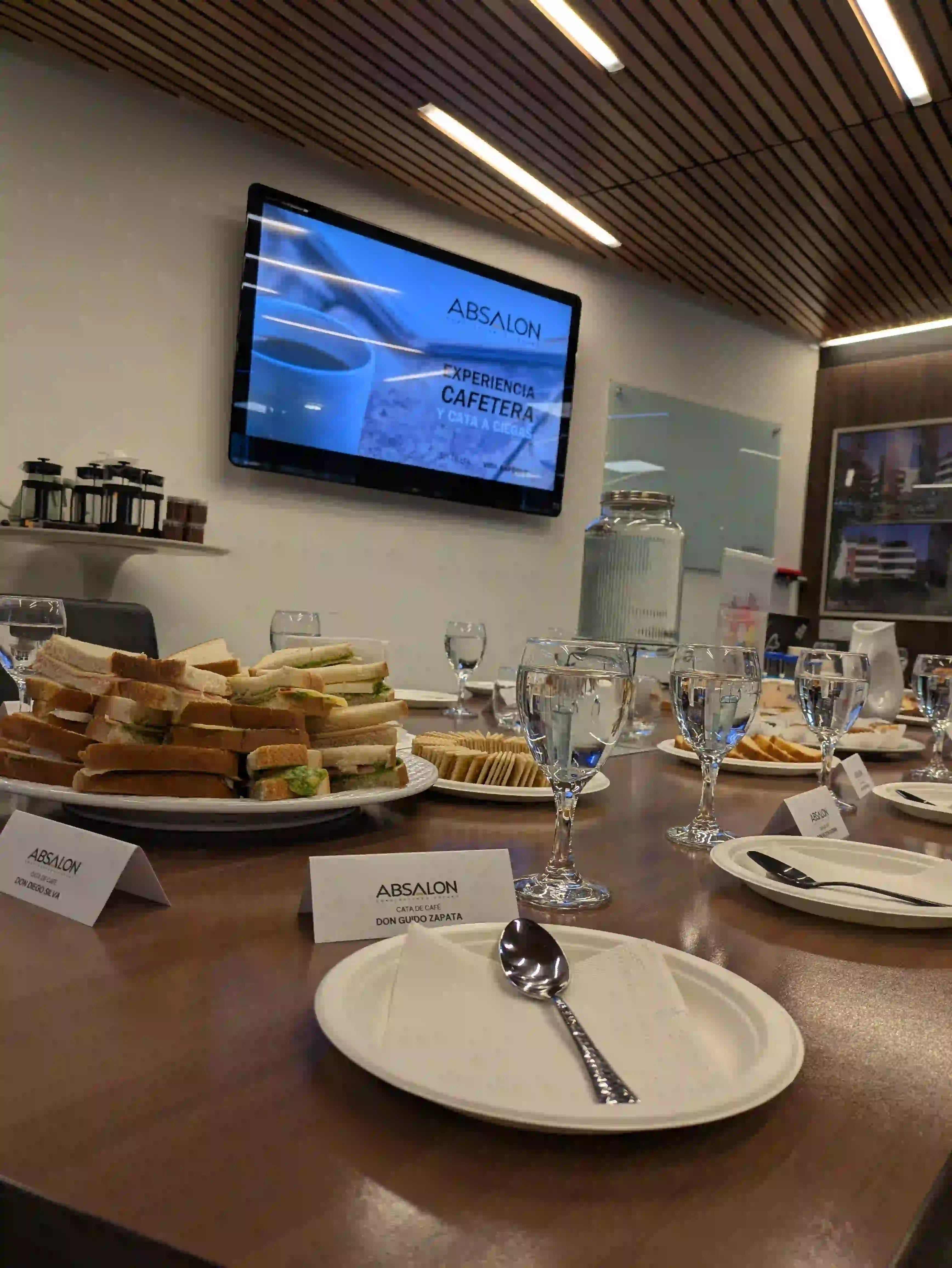 Café para empresas: cuando el “coffee break” tiene de todo… menos buen café - Café Sin Filtro