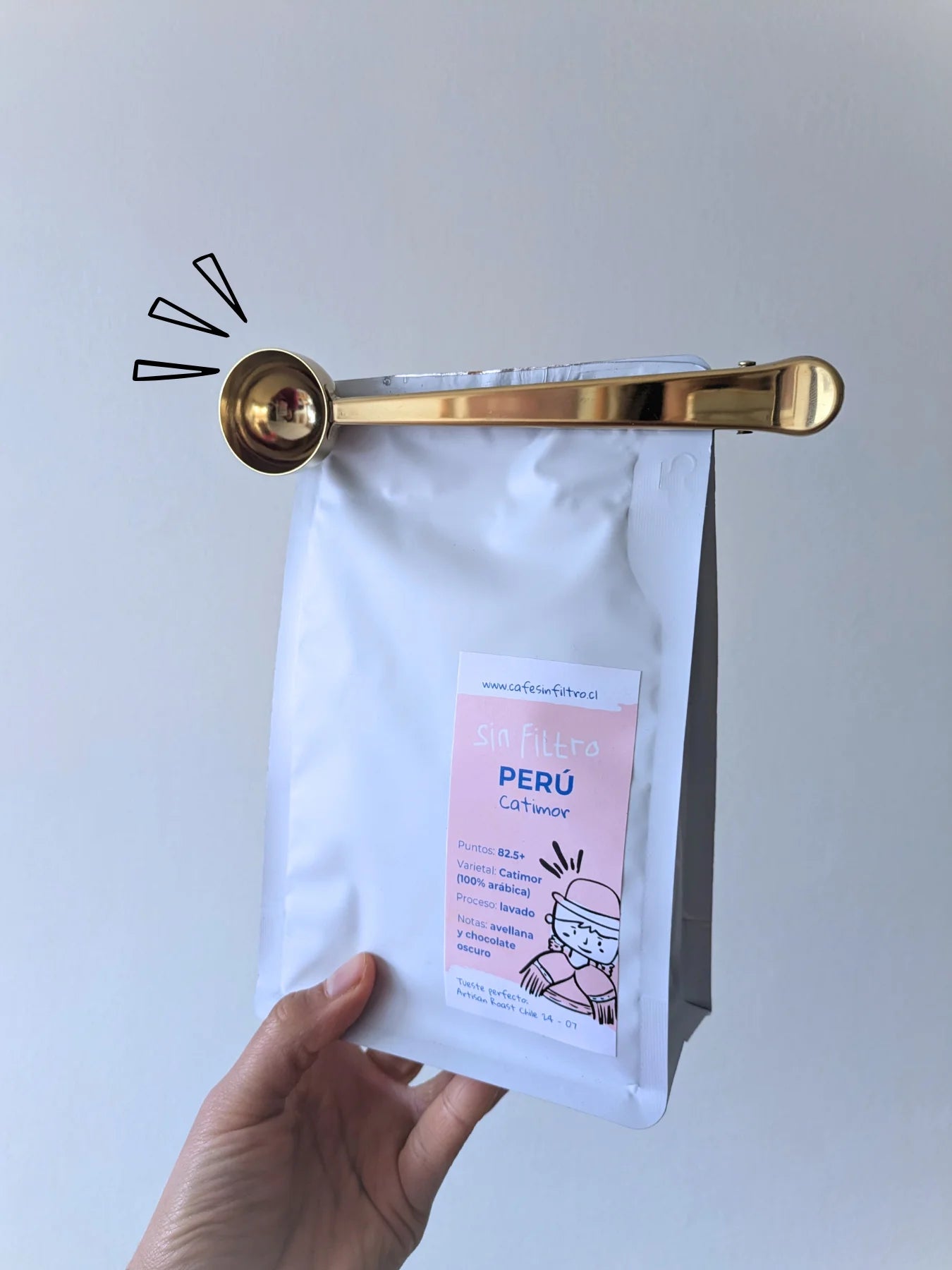 Cuchara Dorada con Pinza